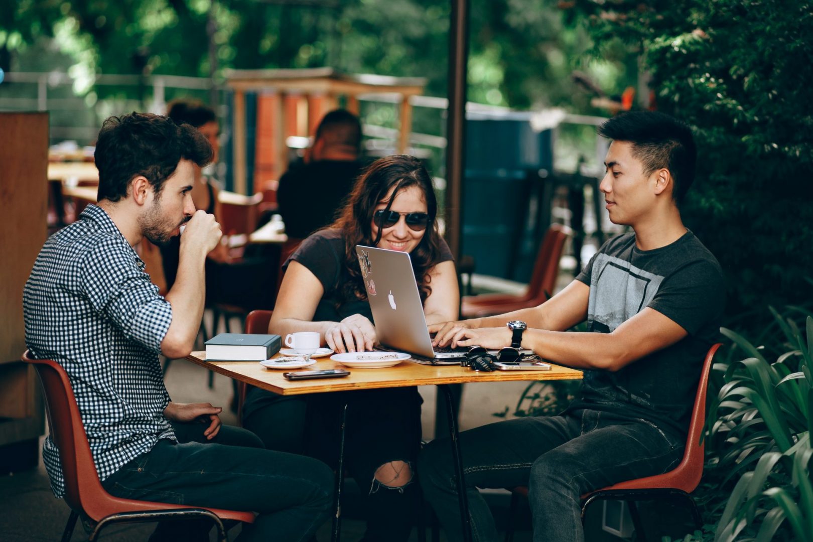 Pessoas elaborando uma startup